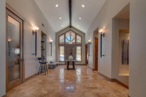 Mountain Majesty at Grays Crossing - Luxury 4BR 4BA w Private Hot Tub Truckee